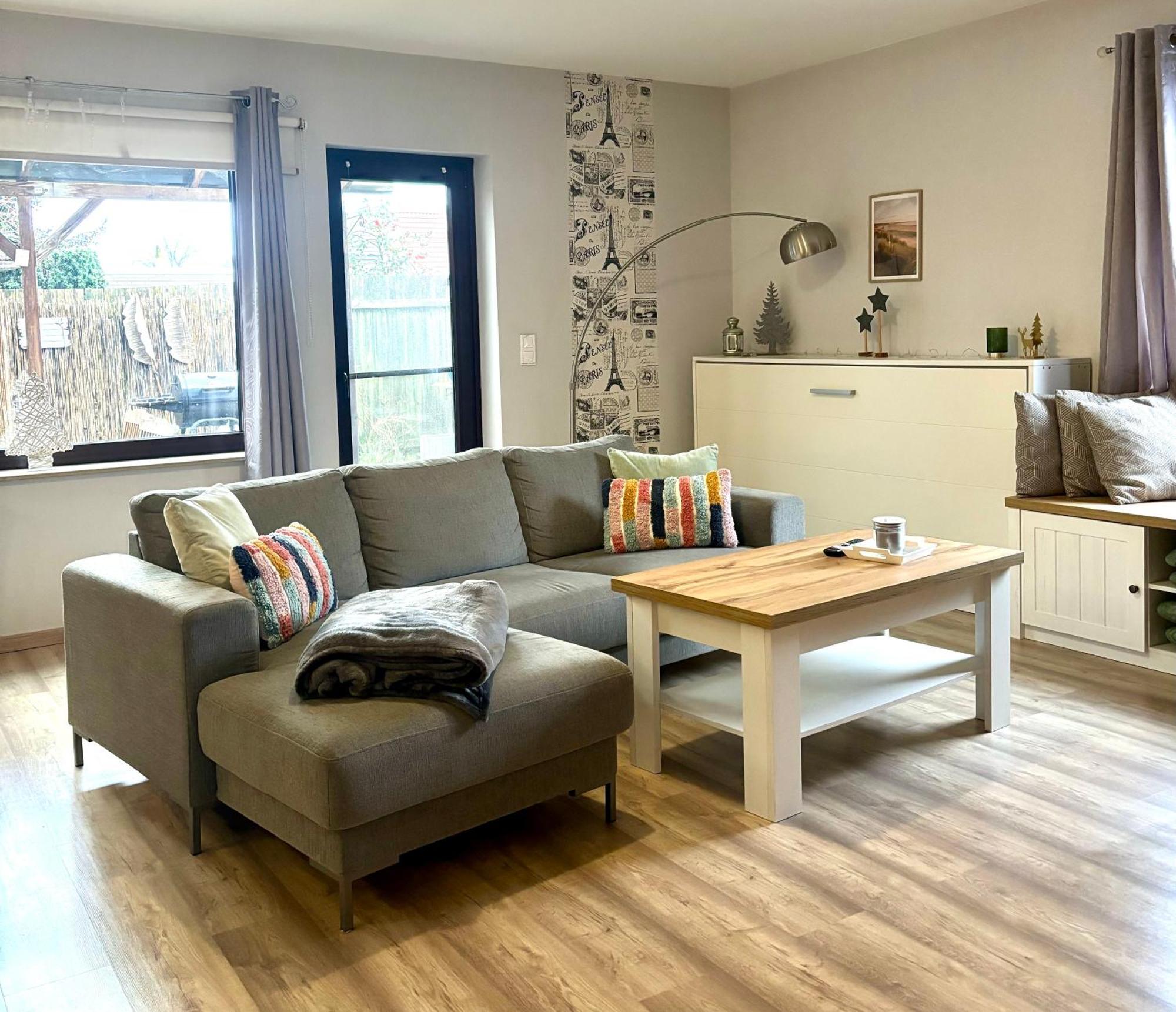 Grosse Wohnkueche, Terrasse, Schlafzimmer Am Steinhuder Meer, Wlan, Parkplatz, Fussbodenheizung, 70Qm Wunstorf Exterior foto
